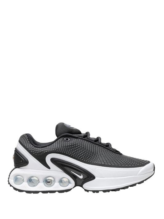 AirMaxDn_Black_White_side